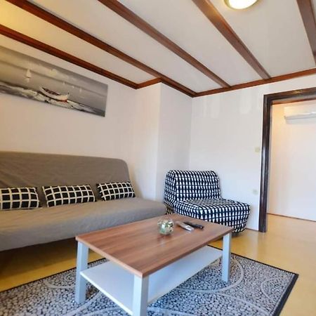 Tony Apartments 로비니 외부 사진