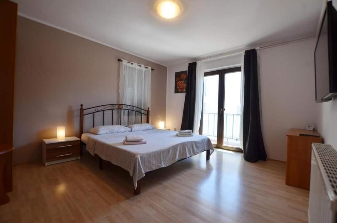 Tony Apartments 로비니 외부 사진
